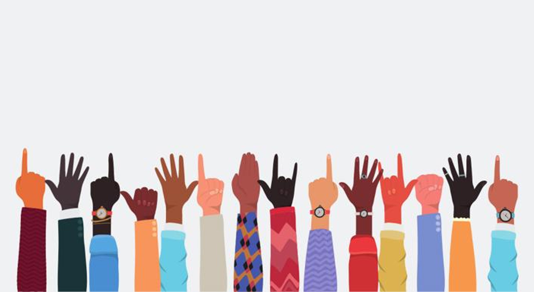 Mangfoldig gruppe med hevede hender, iført fargerike ermer og klokker, som symboliserer enhet og deltakelse mot en lys bakgrunn